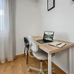 La Foret, Parking, Jardin, Proche De La Gare Appartement *