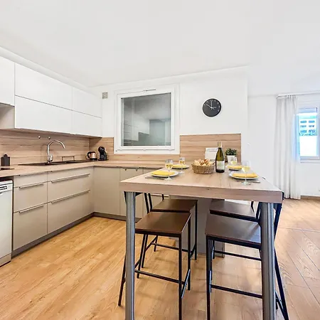 La Foret, Parking, Jardin, Proche De La Gare