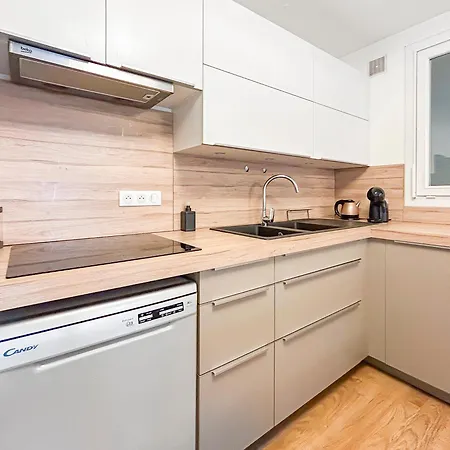 La Foret, Parking, Jardin, Proche De La Gare Appartement *